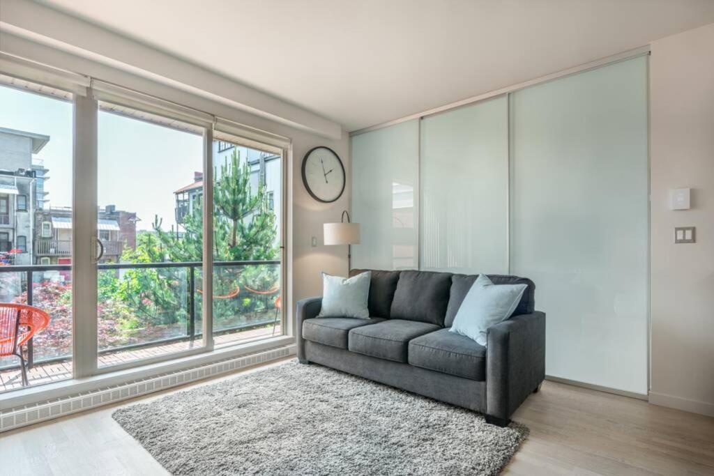 Clean 3Rd Floor Executive 1 Bedroom Apt In Old Town China Town Victoria Bagian luar foto
