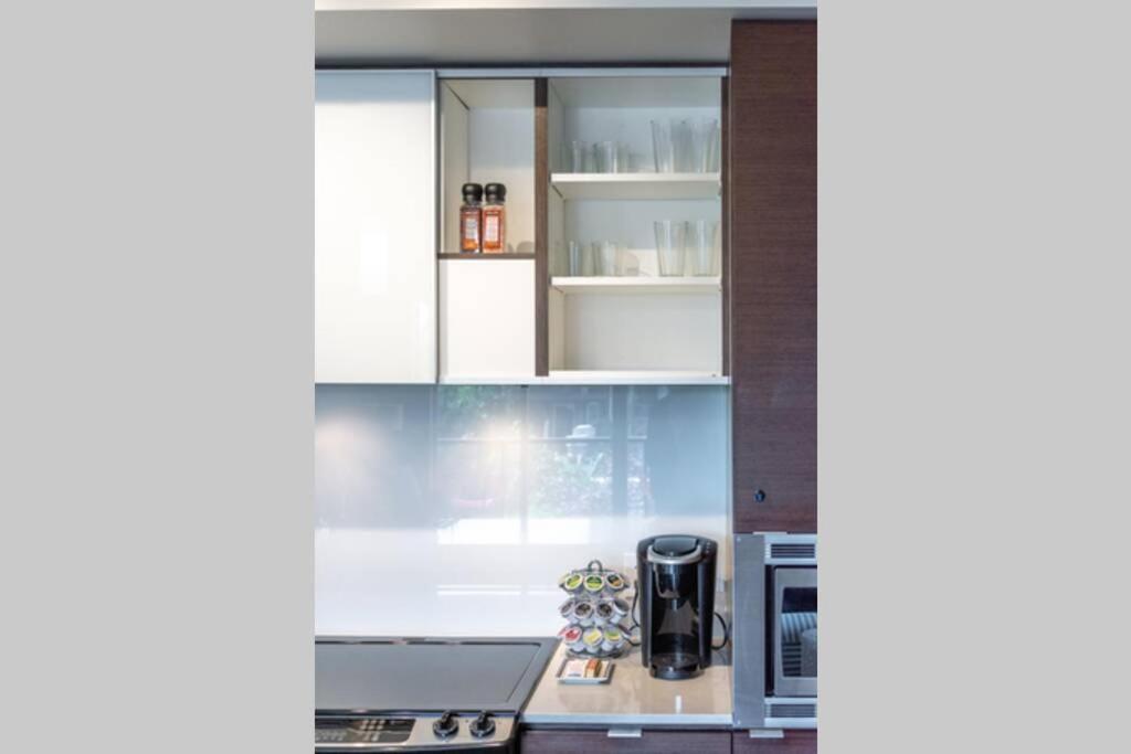 Clean 3Rd Floor Executive 1 Bedroom Apt In Old Town China Town Victoria Bagian luar foto