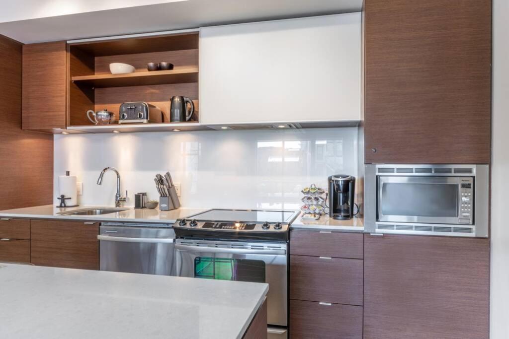 Clean 3Rd Floor Executive 1 Bedroom Apt In Old Town China Town Victoria Bagian luar foto