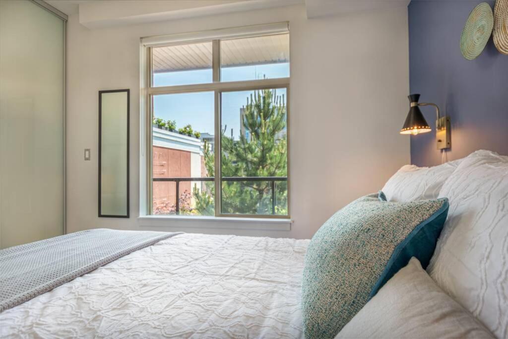 Clean 3Rd Floor Executive 1 Bedroom Apt In Old Town China Town Victoria Bagian luar foto